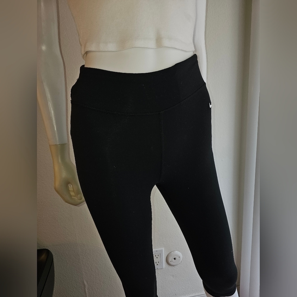 Nike Dri Fit Womens Capri Pant - Picture 2 of 9